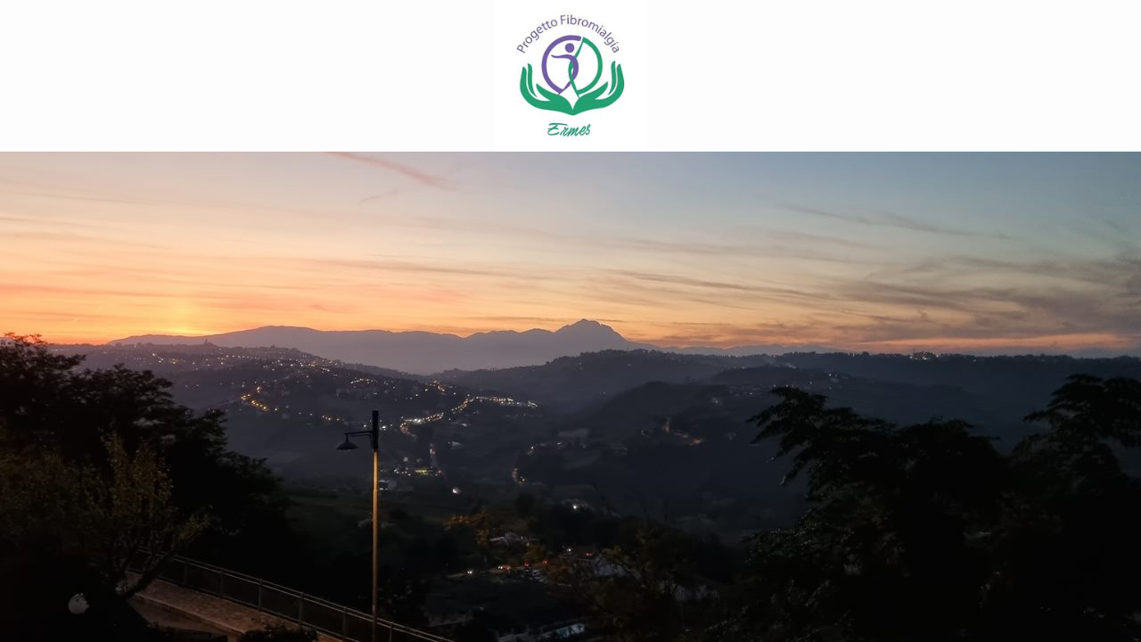 Sullo sfondo il panorama delle colline intorno a Ripa Teatina, il paese dove si trova lo studio Ermes in provincia di Chieti.